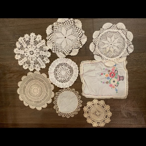 Assortment of Crochet napkins set - Picture 1 of 8